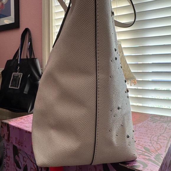 NWOT. Off White COACH TOTE - Picture 10 of 15